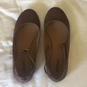 Soda brown flats with ankle strap